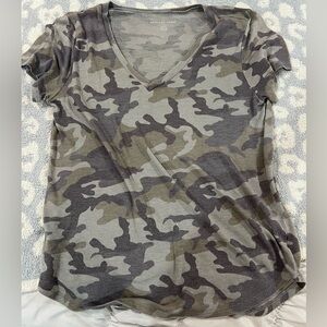 Green Camo V-neck, size M